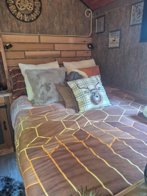 Spinney Retreats - 2 X Unique Shepherds Huts Dog Friendly นอร์ทแธมป์ตัน ภายนอก รูปภาพ